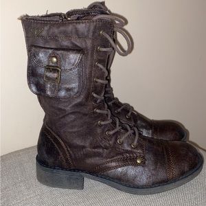 Roxy boots, size 8, distressed brown